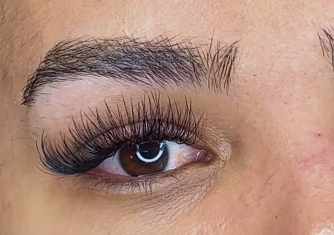 Individual Kim k Set; Wispy lash extensions