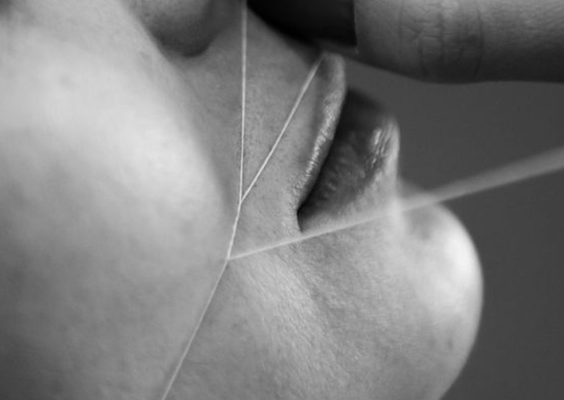 Buço a linha *Upper lip threading