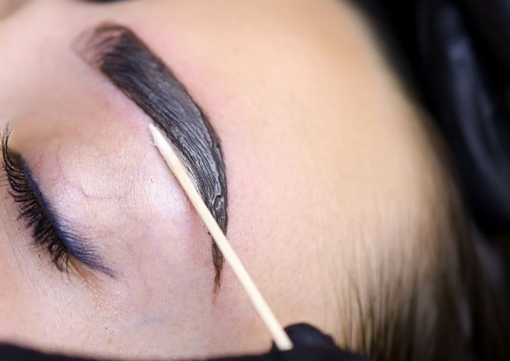 Sobrancelha a linha+pintura e/ou henna* Brow threading+tint &/or henna