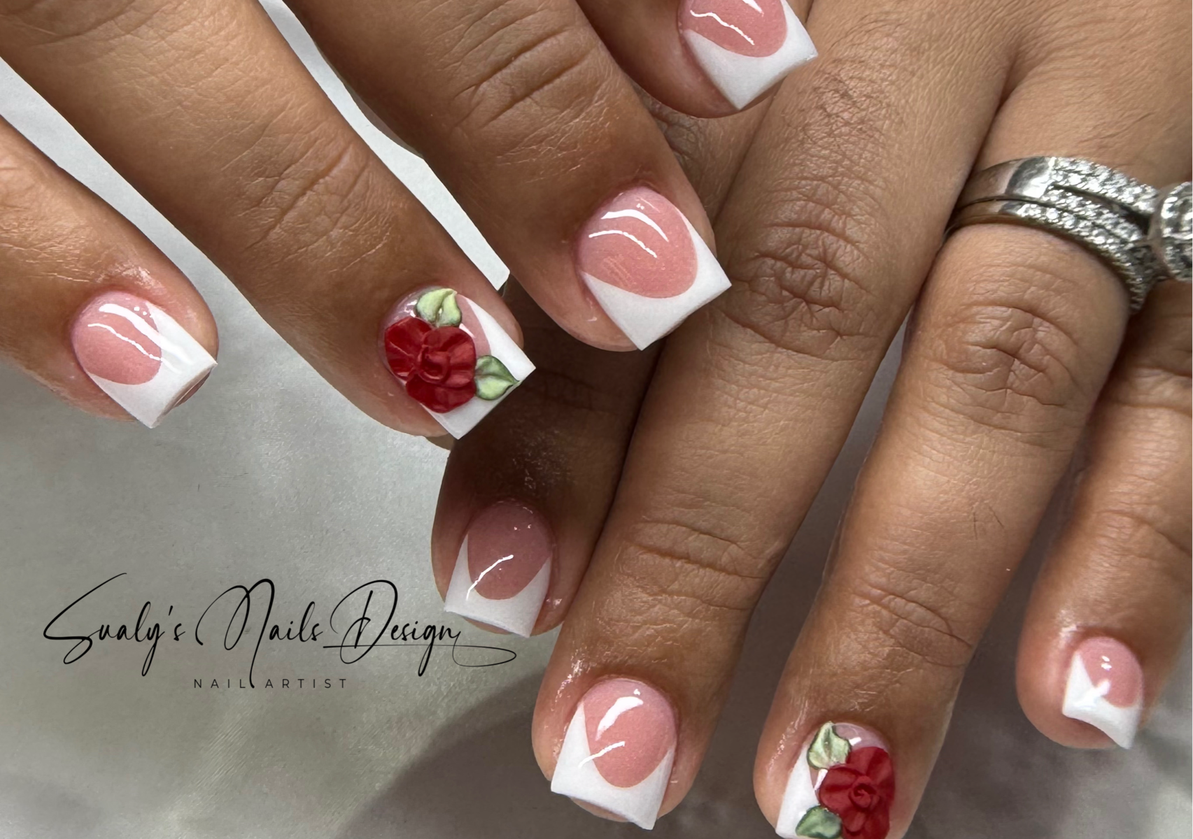 Uñas dos tonos cortas (short french nails) relieves se cobra adicional (3d flowers additional cost)