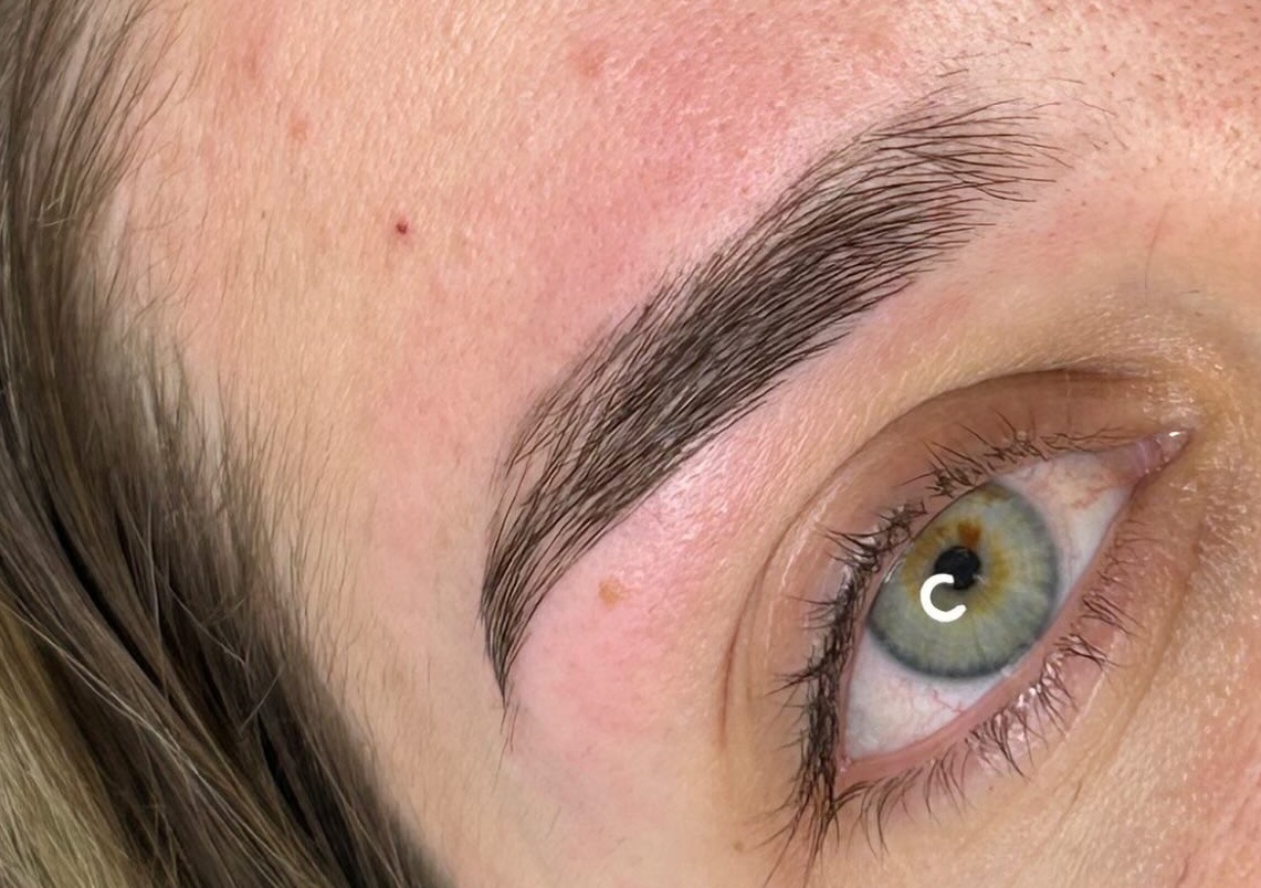 Diseño de cejas + depilación 