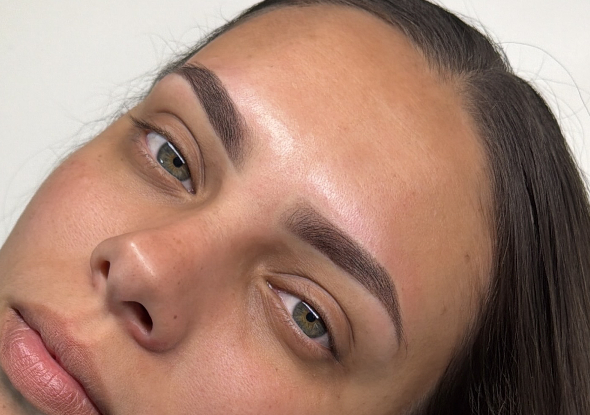 Soft shadow makeup semi-permanent 