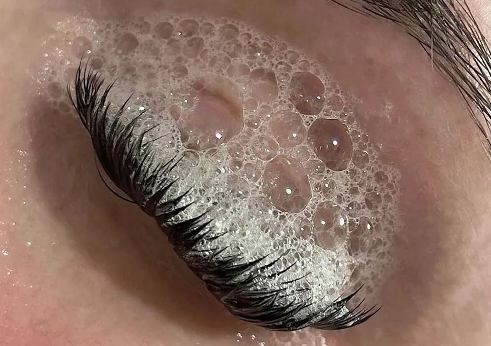 Lash bath