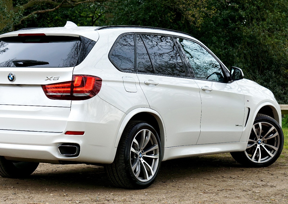 Full Luxe Detailing  (Mid-Size SUV)