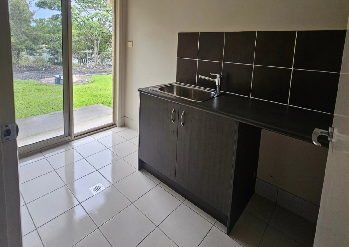 5 bed 1 bath - full internal bond clean with full wall wash 