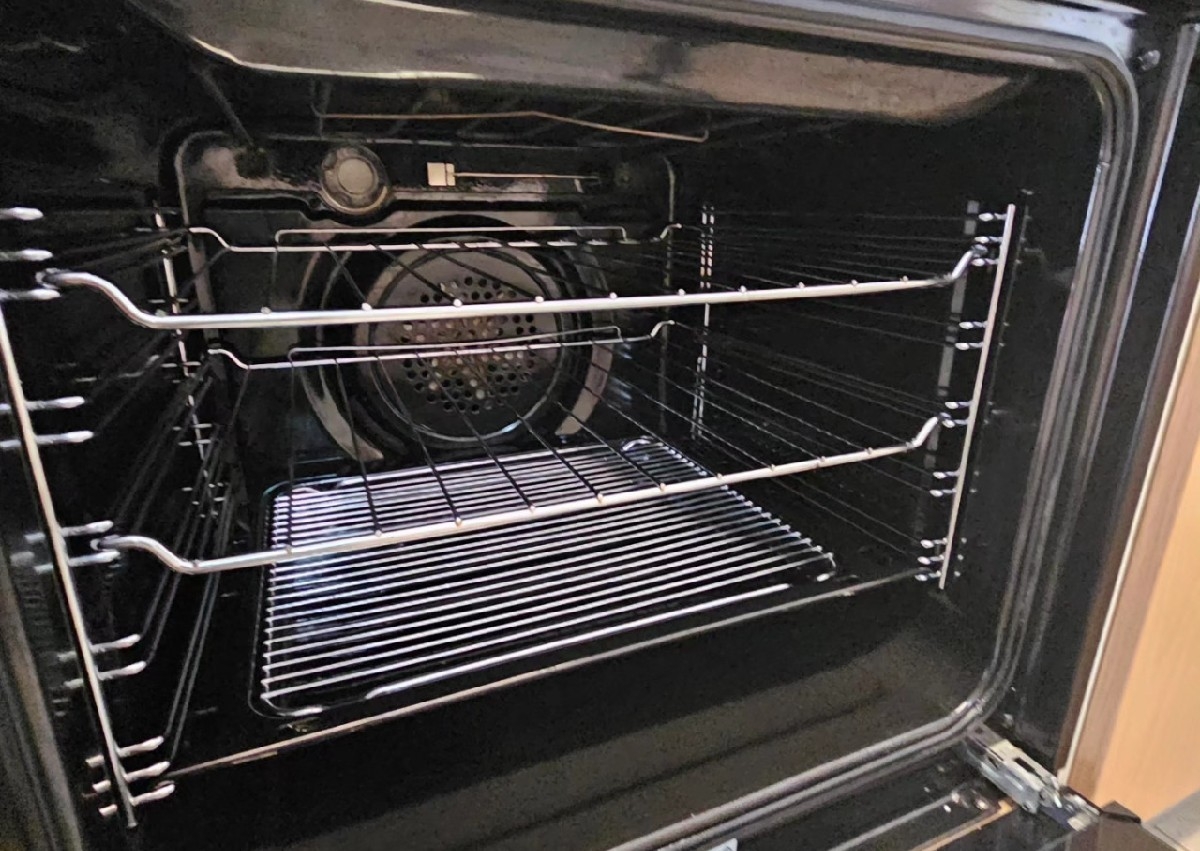 5 bed 2 bath - full internal bond clean with full wall wash 