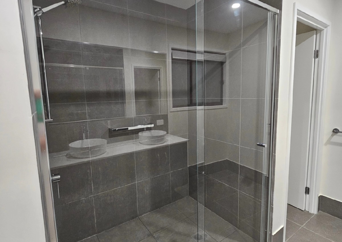 2 bed 2 bath - full internal bond clean with full wall wash 