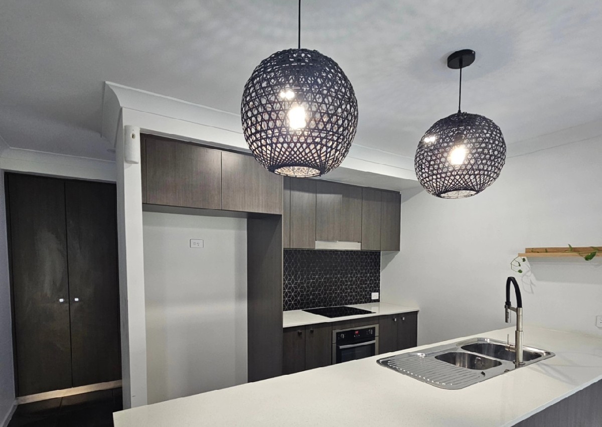 4 bed 1 bath - full internal bond clean with full wall wash 