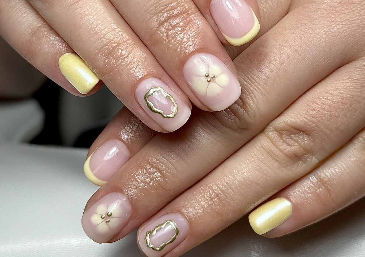 Moderate nail art & French tips