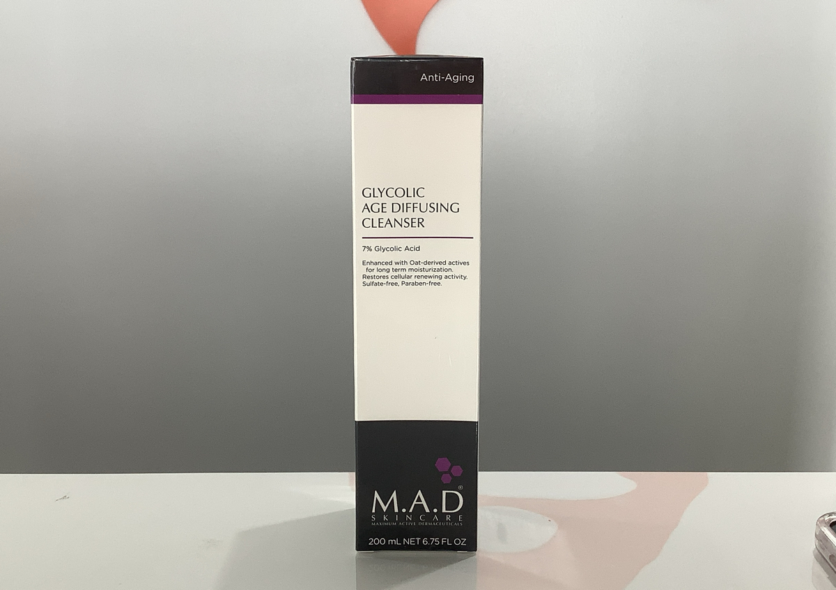 Glycolic age diffusing cleanser
