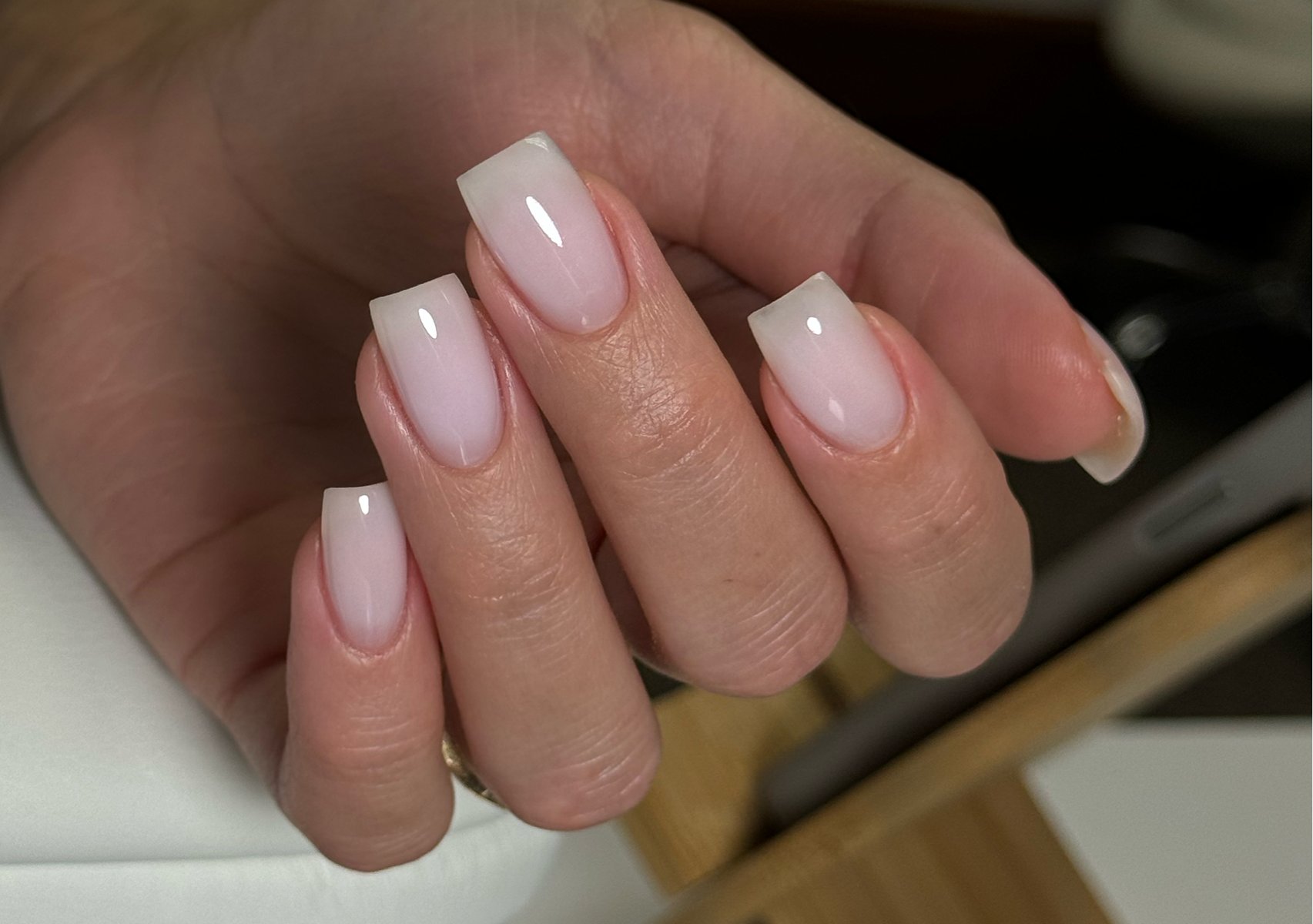 manicure+strengthening nails with solid material