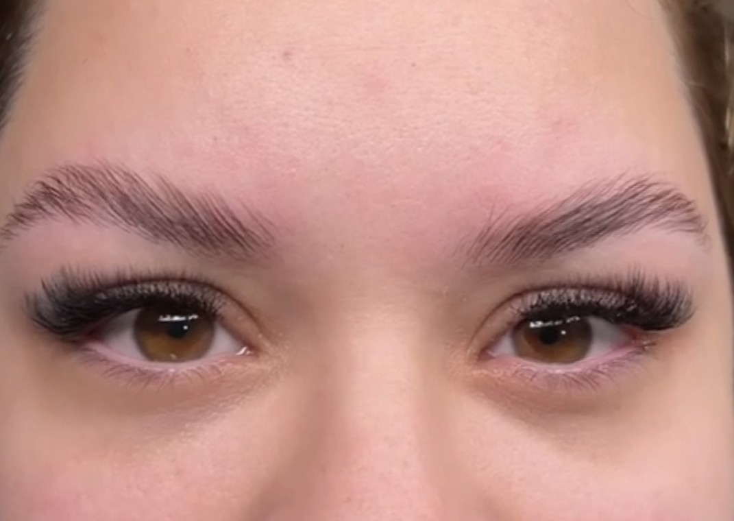 Pestañas + Laminado de cejas 