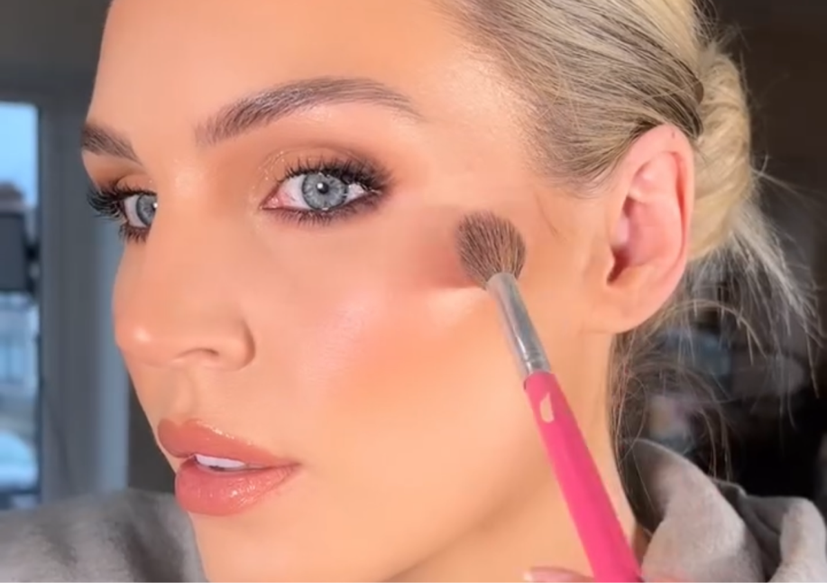 Makeup Lesson ( On A Model- 2 Looks )