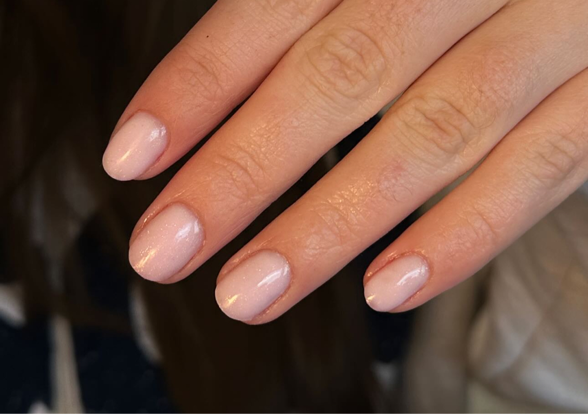 Gel overlay (Gel på egne negler.)