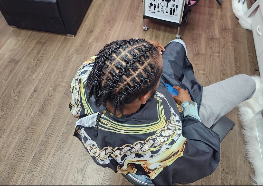 Comb Twist & Style Half Head