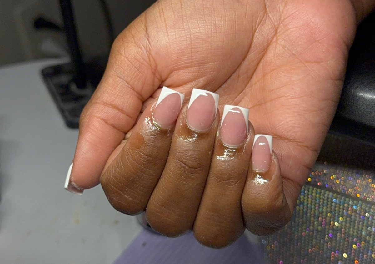 $35 Short/medium French tips  (1/2)