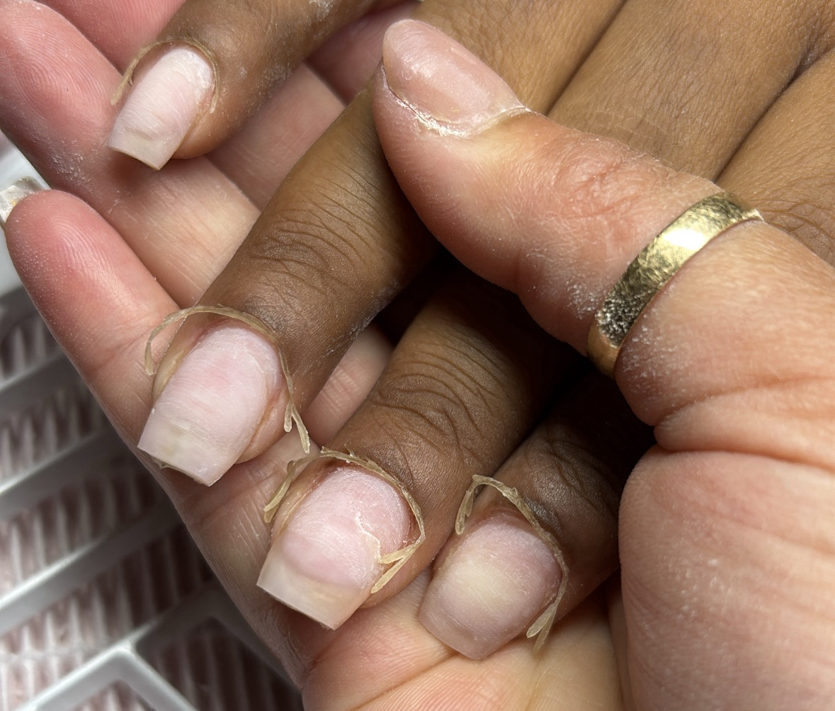 Retirado de Servicio por mi!! No incluye limpieza de cutículas ni otros servicios 