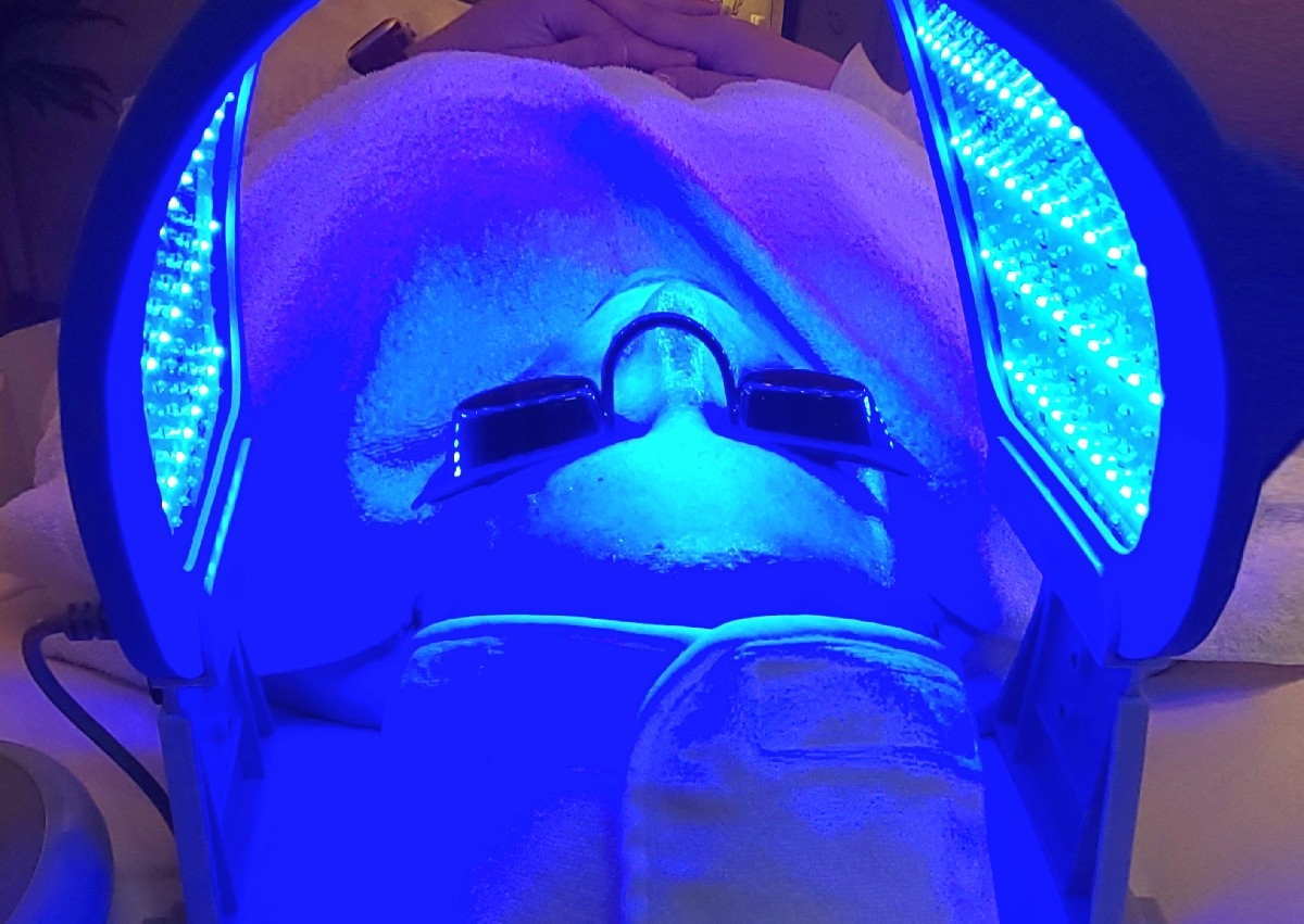 Blue LED Ligjt Therapy