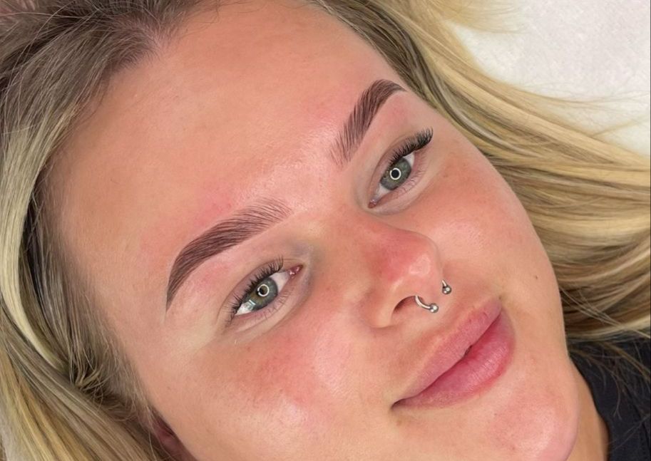 Brows shape + Hybrid Tint