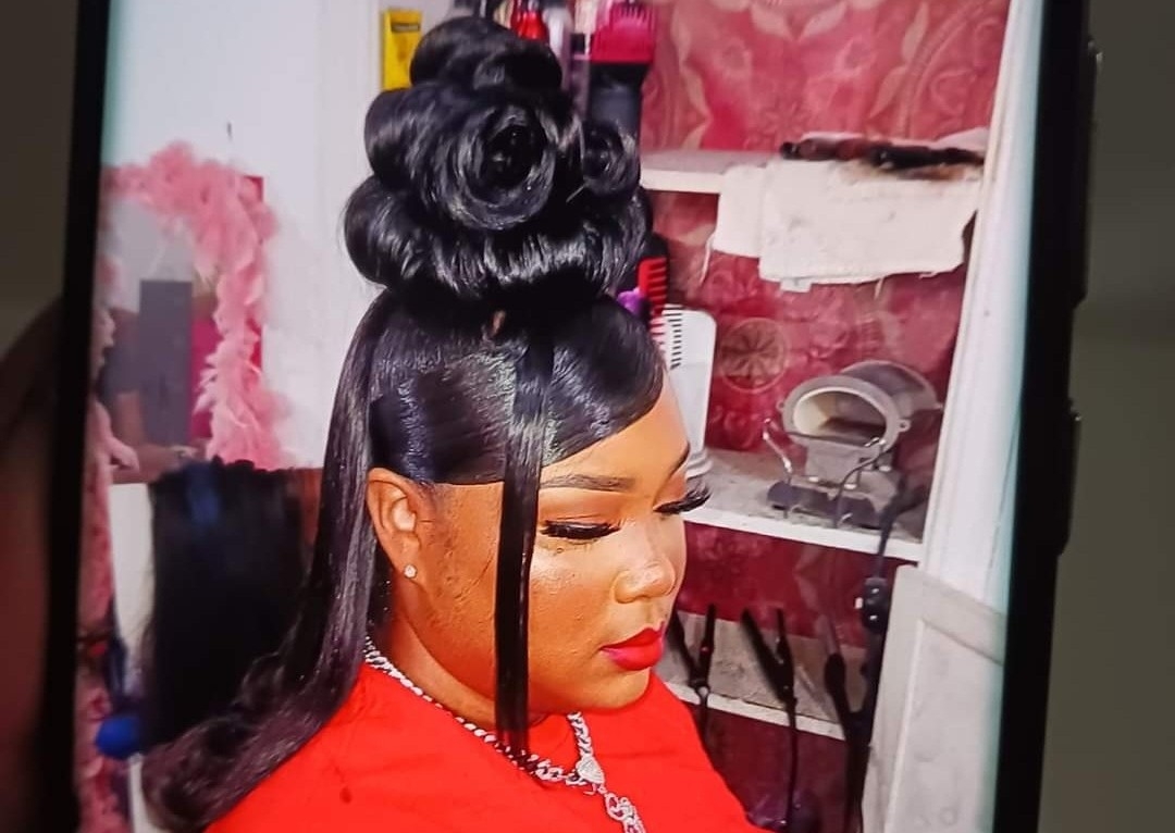 Scupture pincurl ponytail
