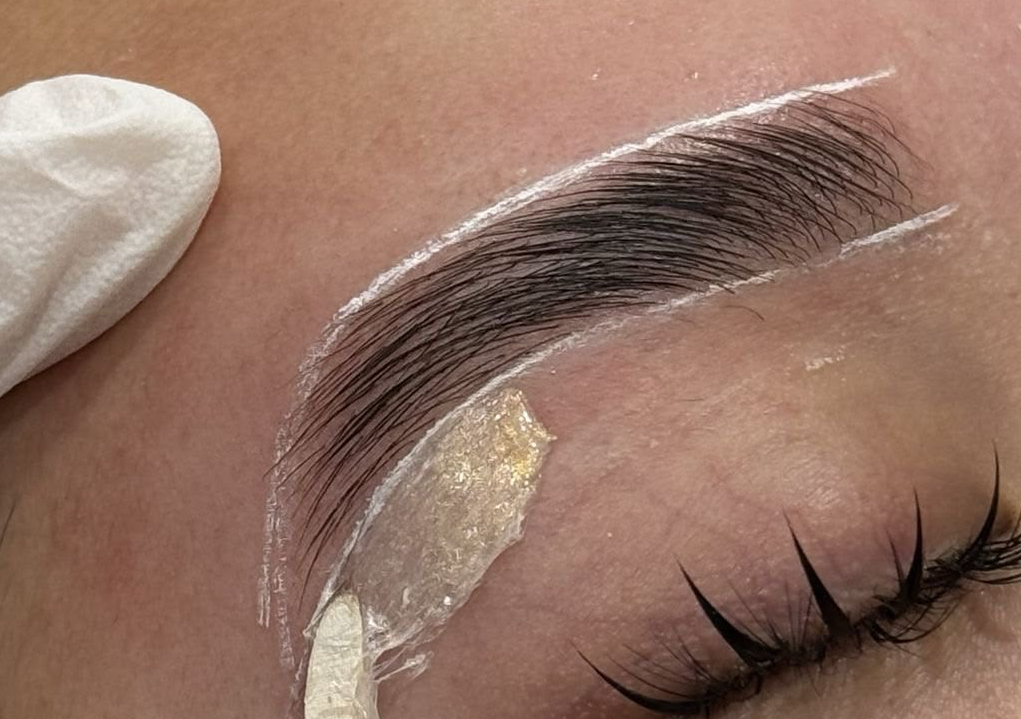 BROW WAX AND SHAPING 
