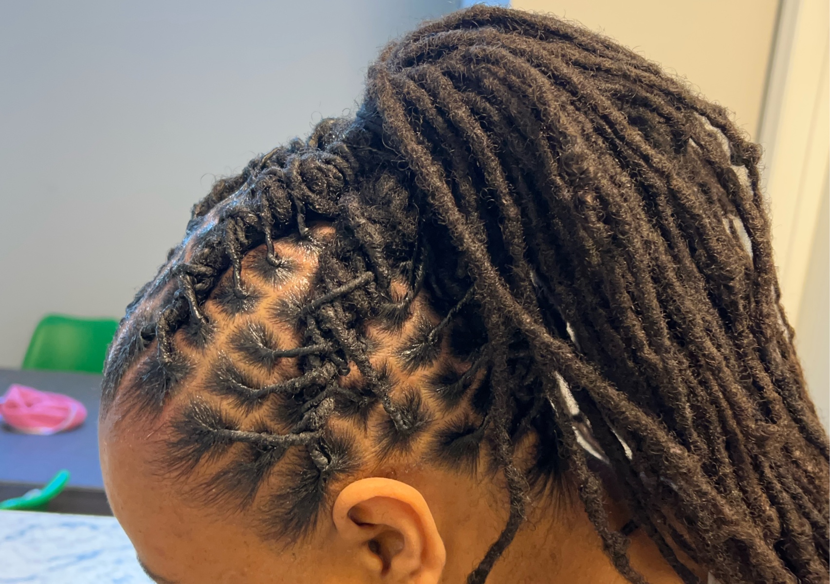 Small Size Loc Retwist