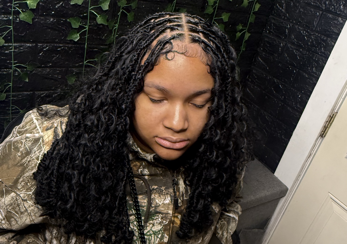 Smedium Knotless Locs
