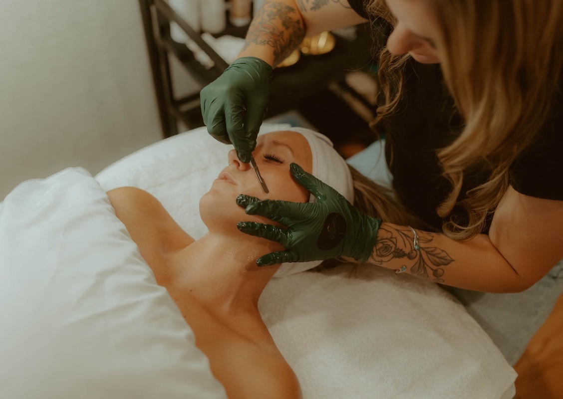 Dermaplaning Facial