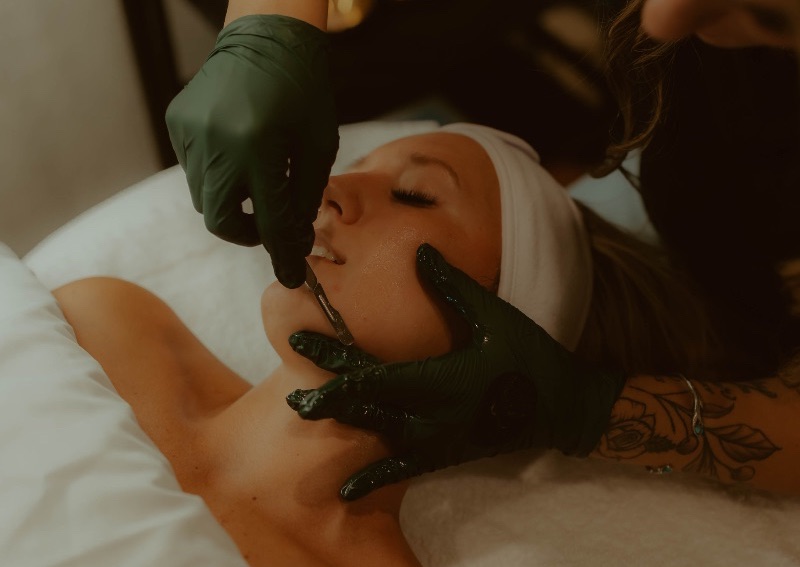 Dermaplaning Deluxe