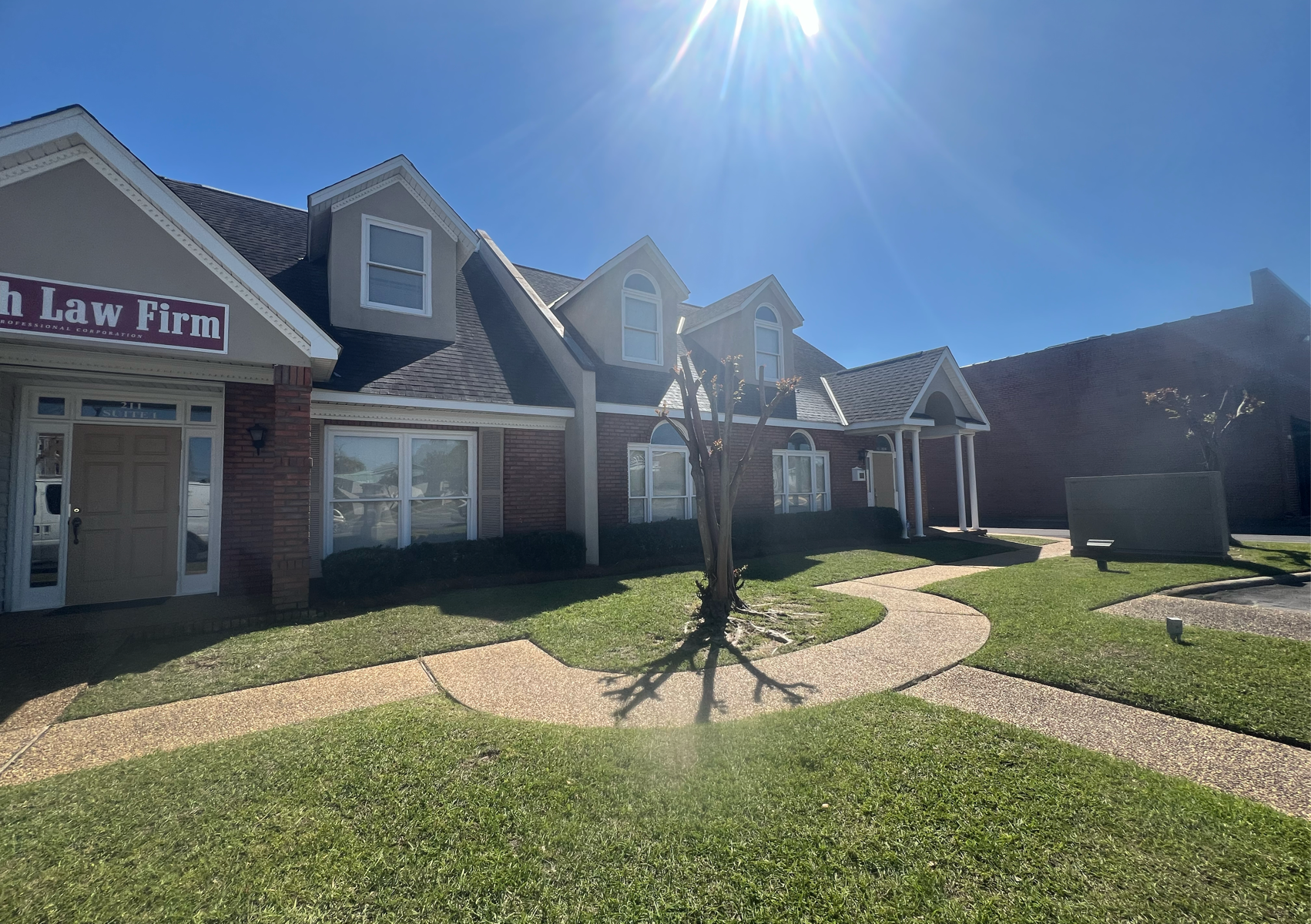 Commercial Building  Mildew Soft Wash