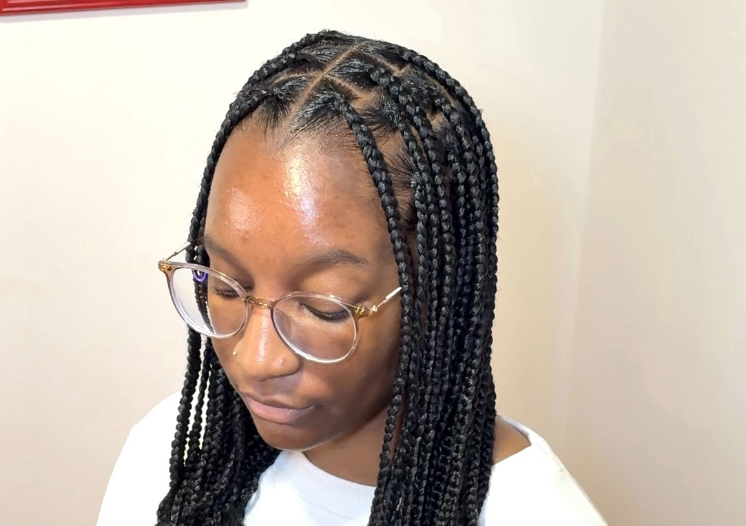 Medium Knotless Braids 