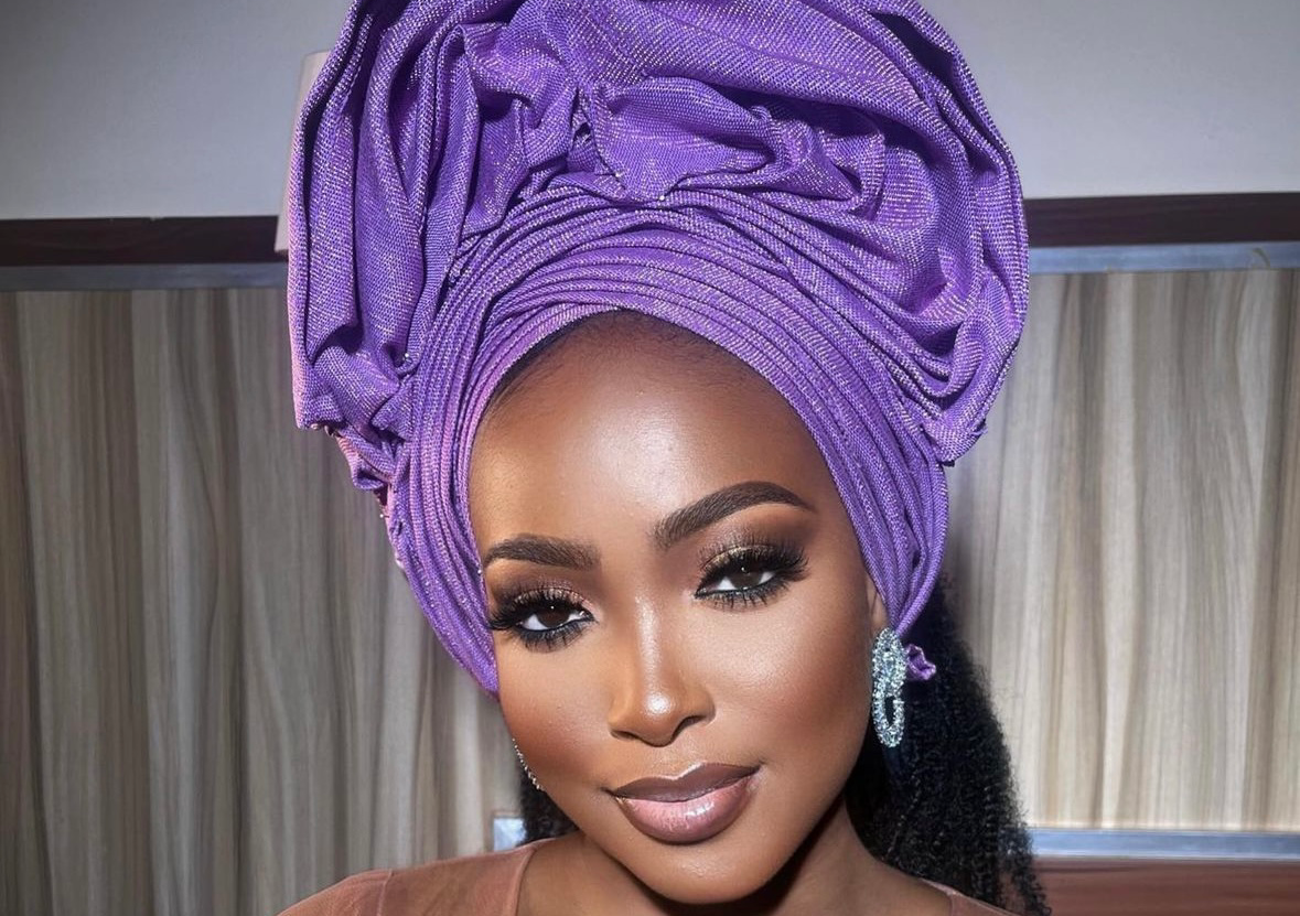 Aso Ebi Girls With Gele