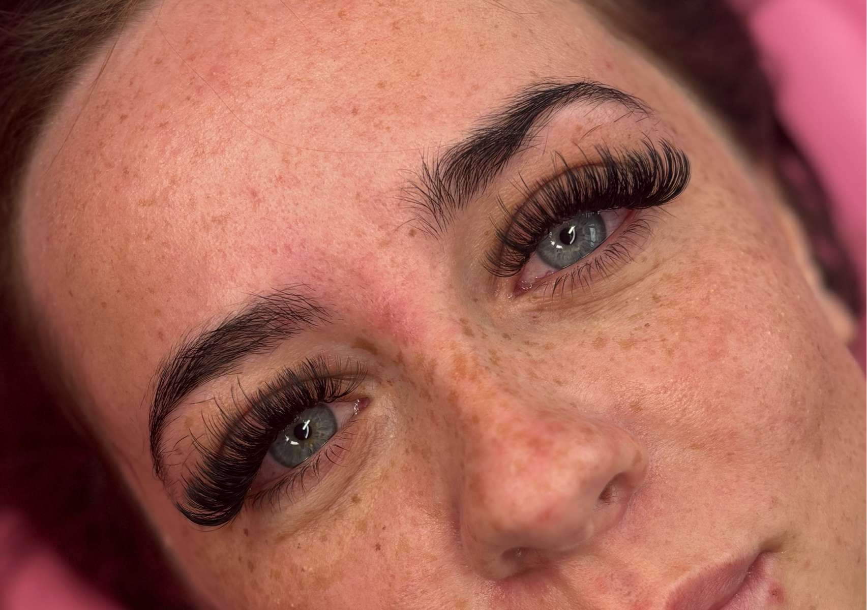 Wispy volume lashes 