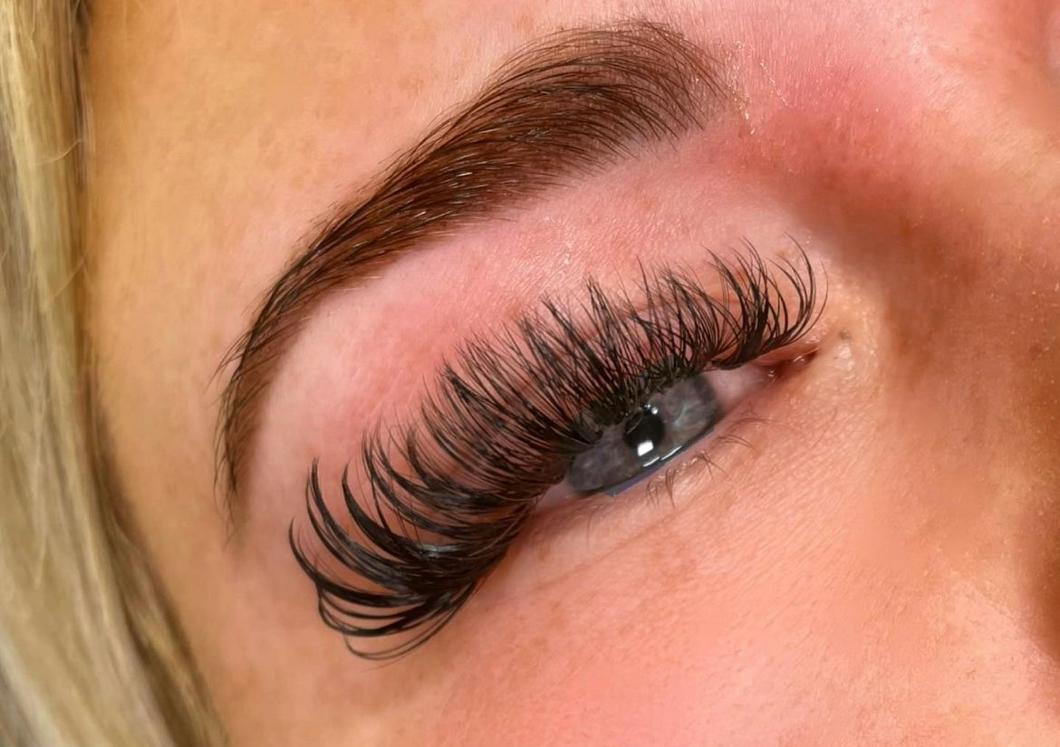 Mega Volume Lashes