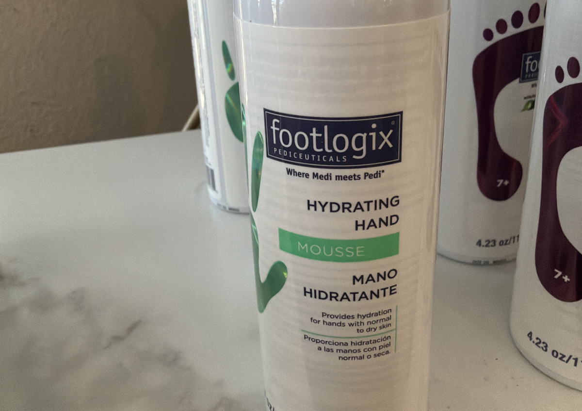 Hydrating hand mousse