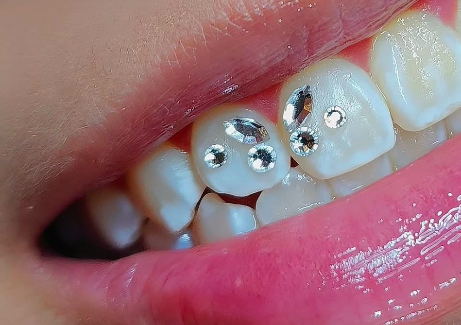 Butterfly W/ 2 Diamonds