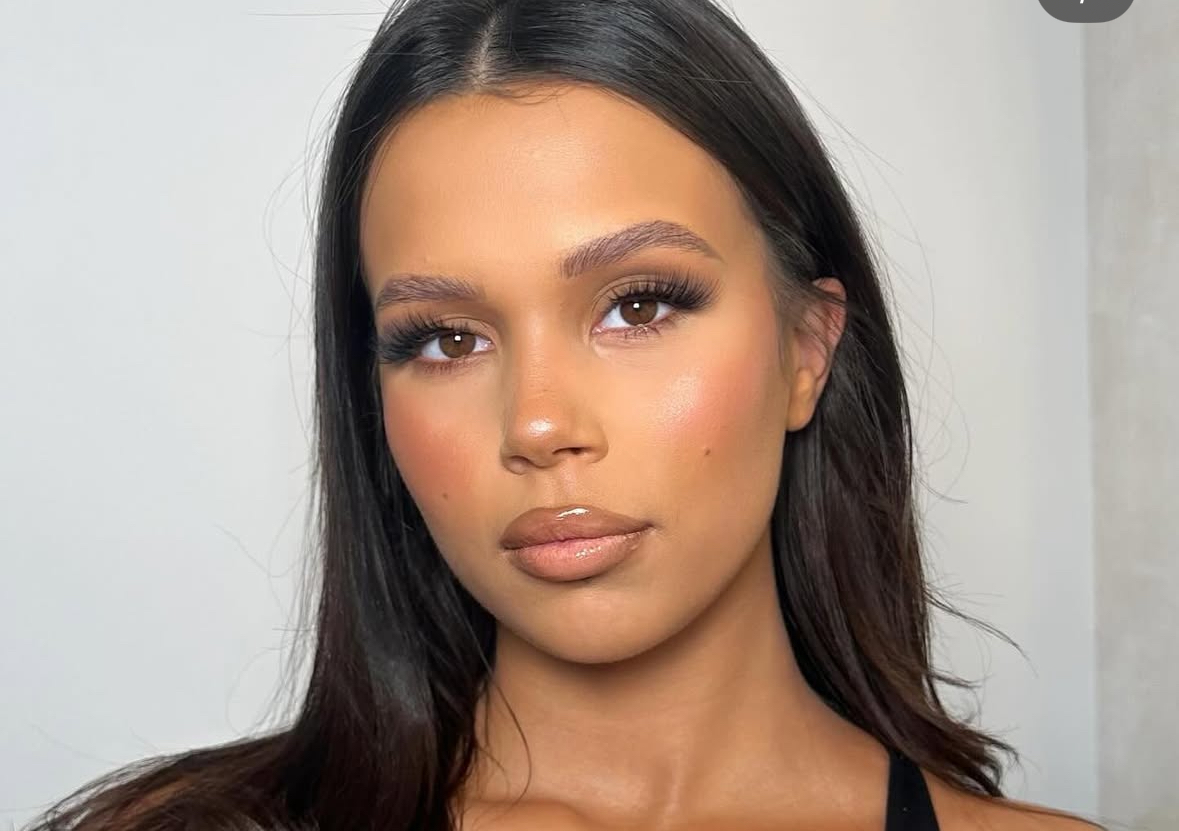 Full face makeup inc lashes