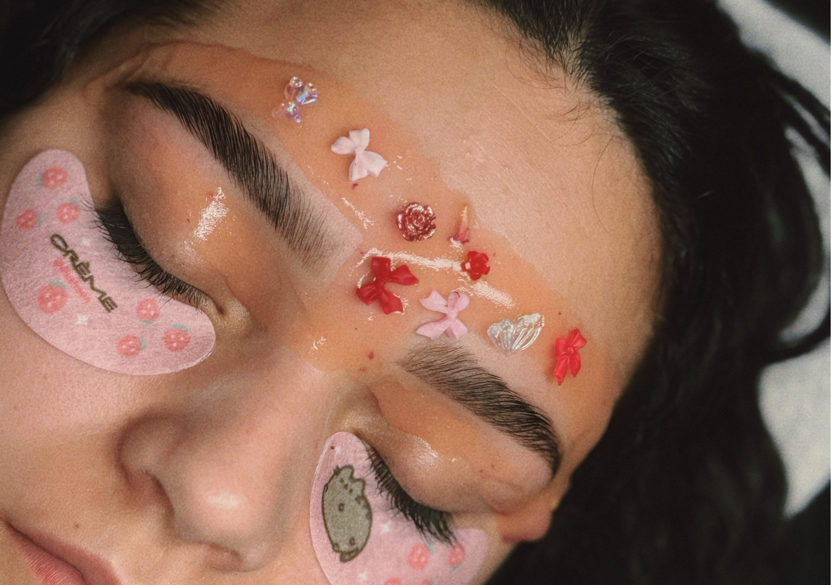 Brow wax  & shaping + hydrogelly mask 