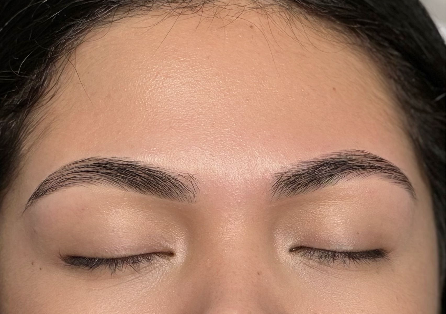 Brow wax & shaping 
