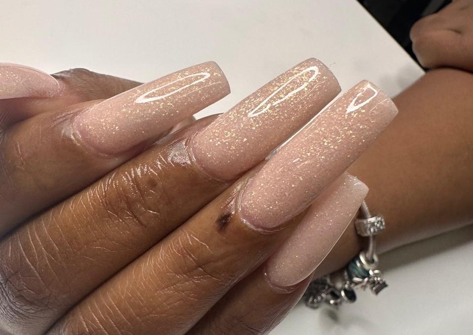 Hidden pleasure glitter acrylic fullset  