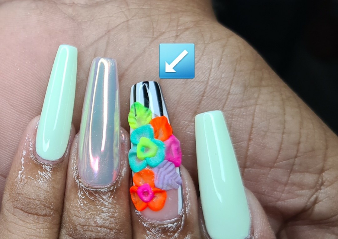 Acrylic flower per nail