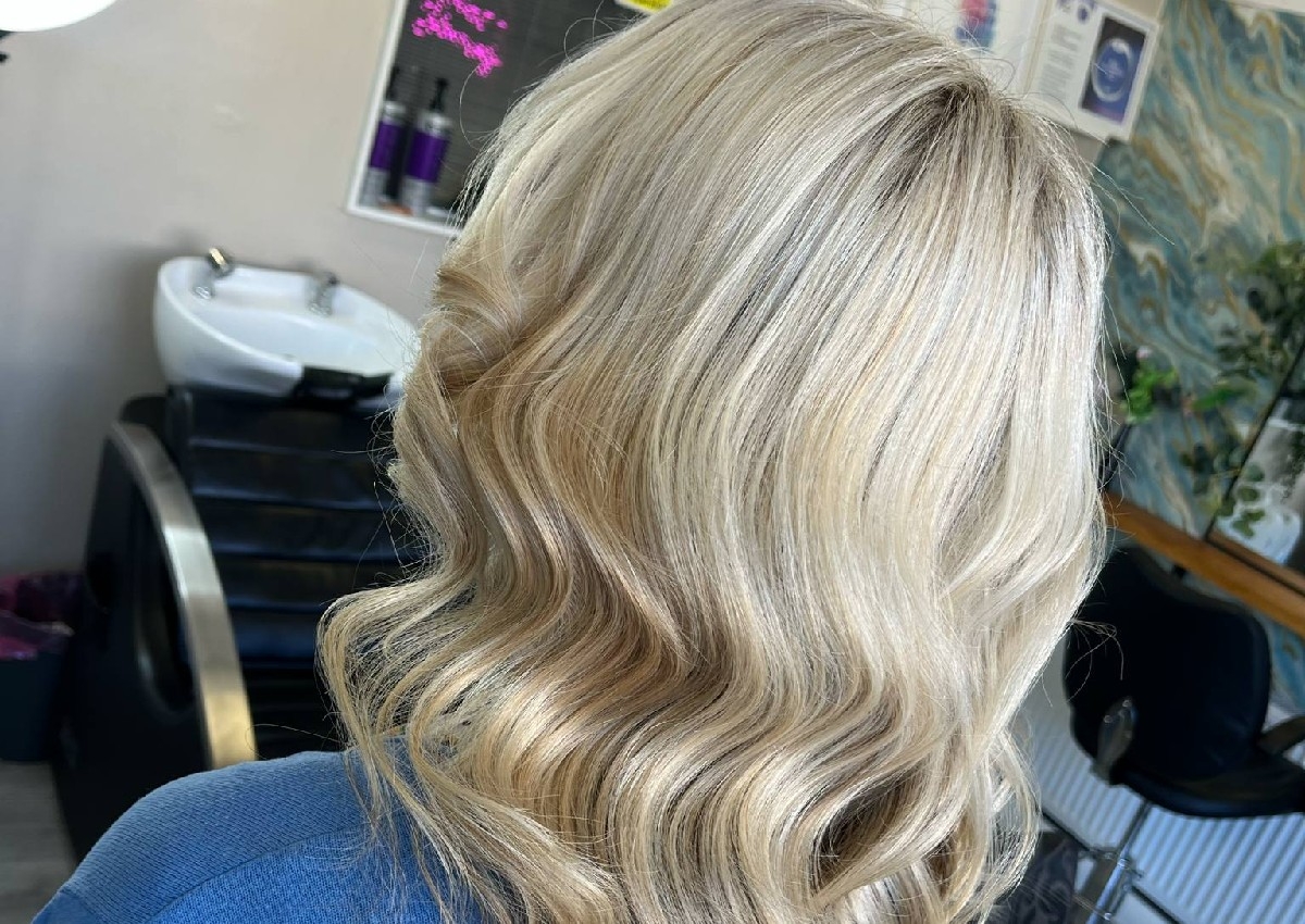 Wash Blow Dry & Conditioning  £30