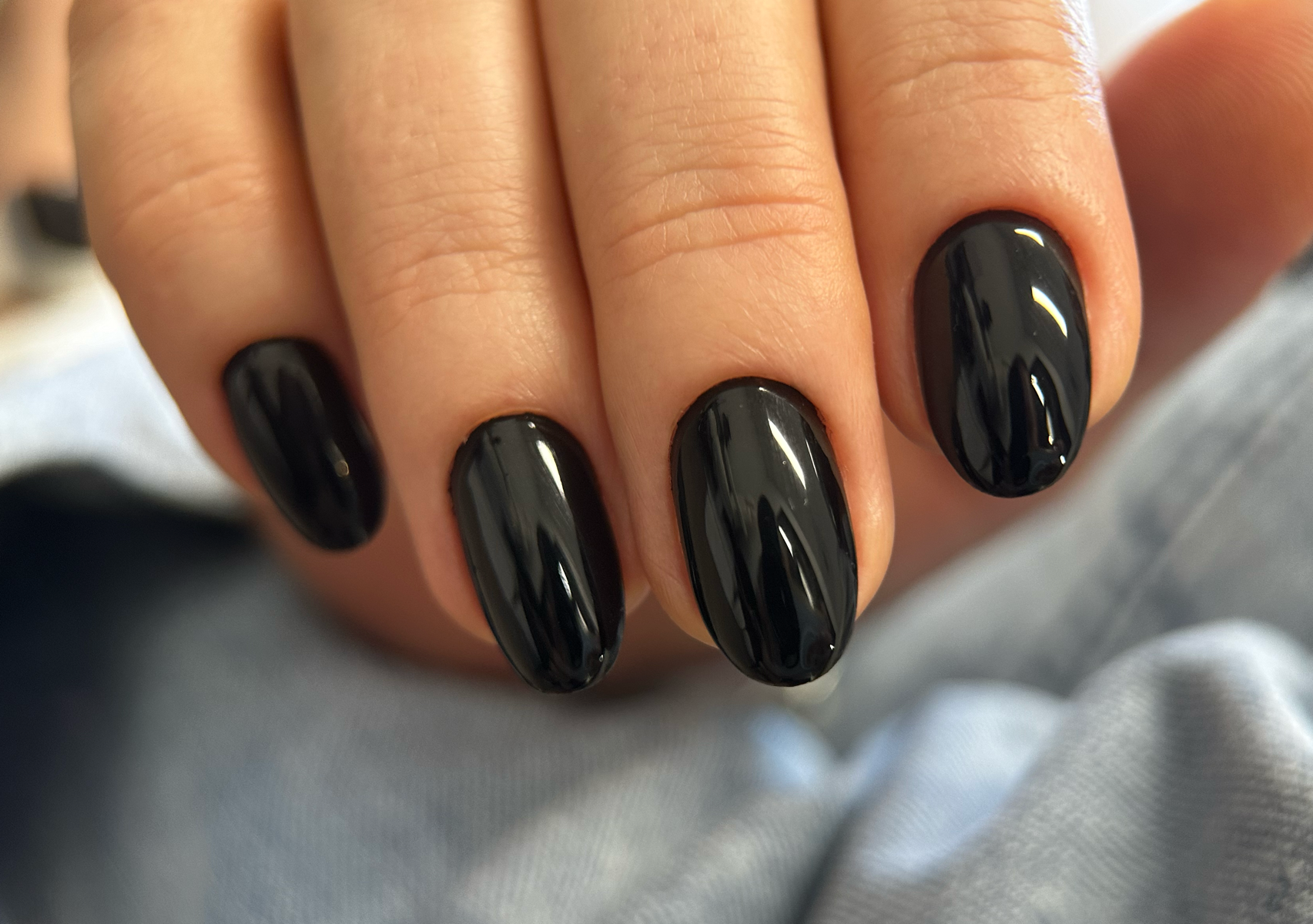 Gel manicure (simple color)