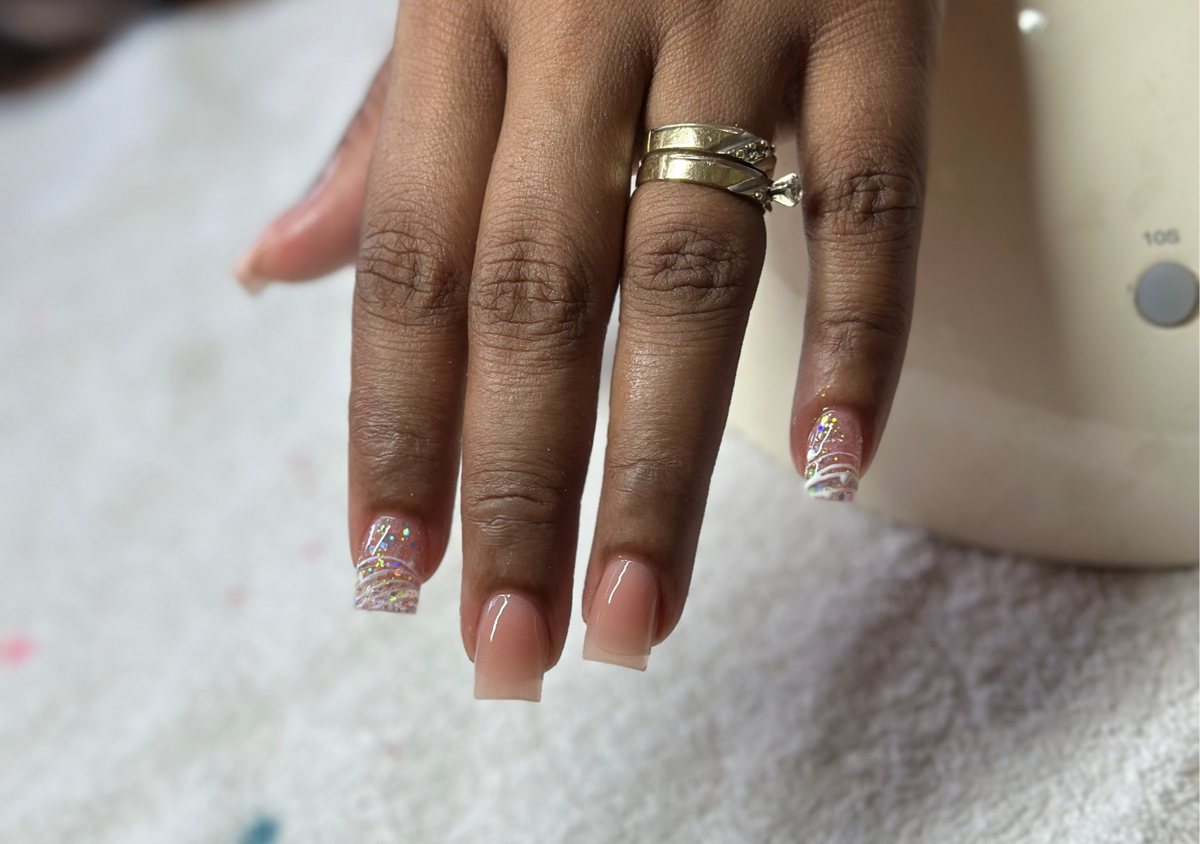 Plain set w/ two accent nails 