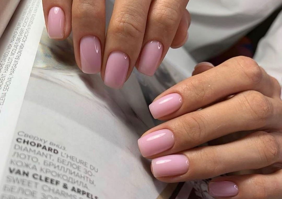 Manichiură semi (bază rubber cu apex)