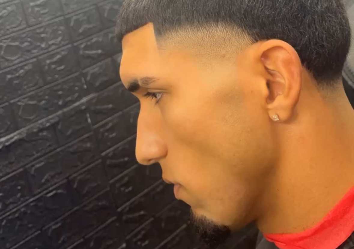 Corte + afeitado y marcacion de bigotes,chivas etc