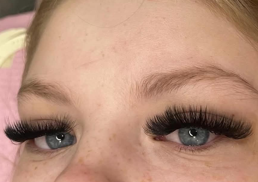 Volume eyelashes 