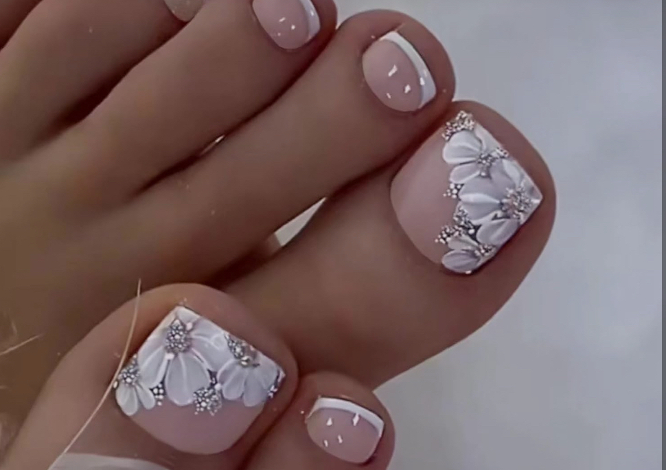 Acrylic pedicure 