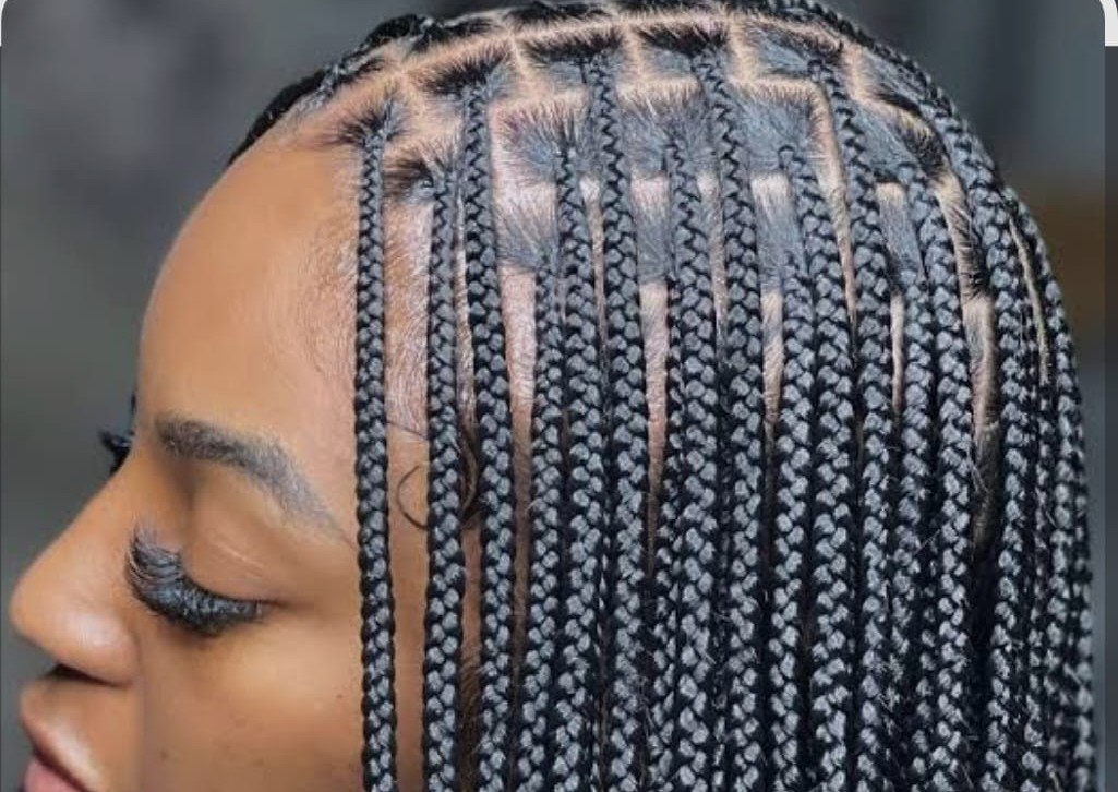 Small knotless braids 