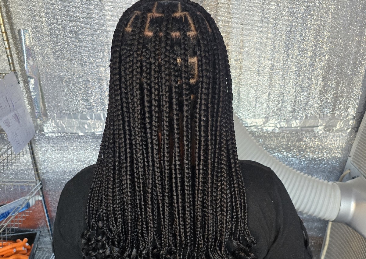 M knotless braids (Read Description Below)